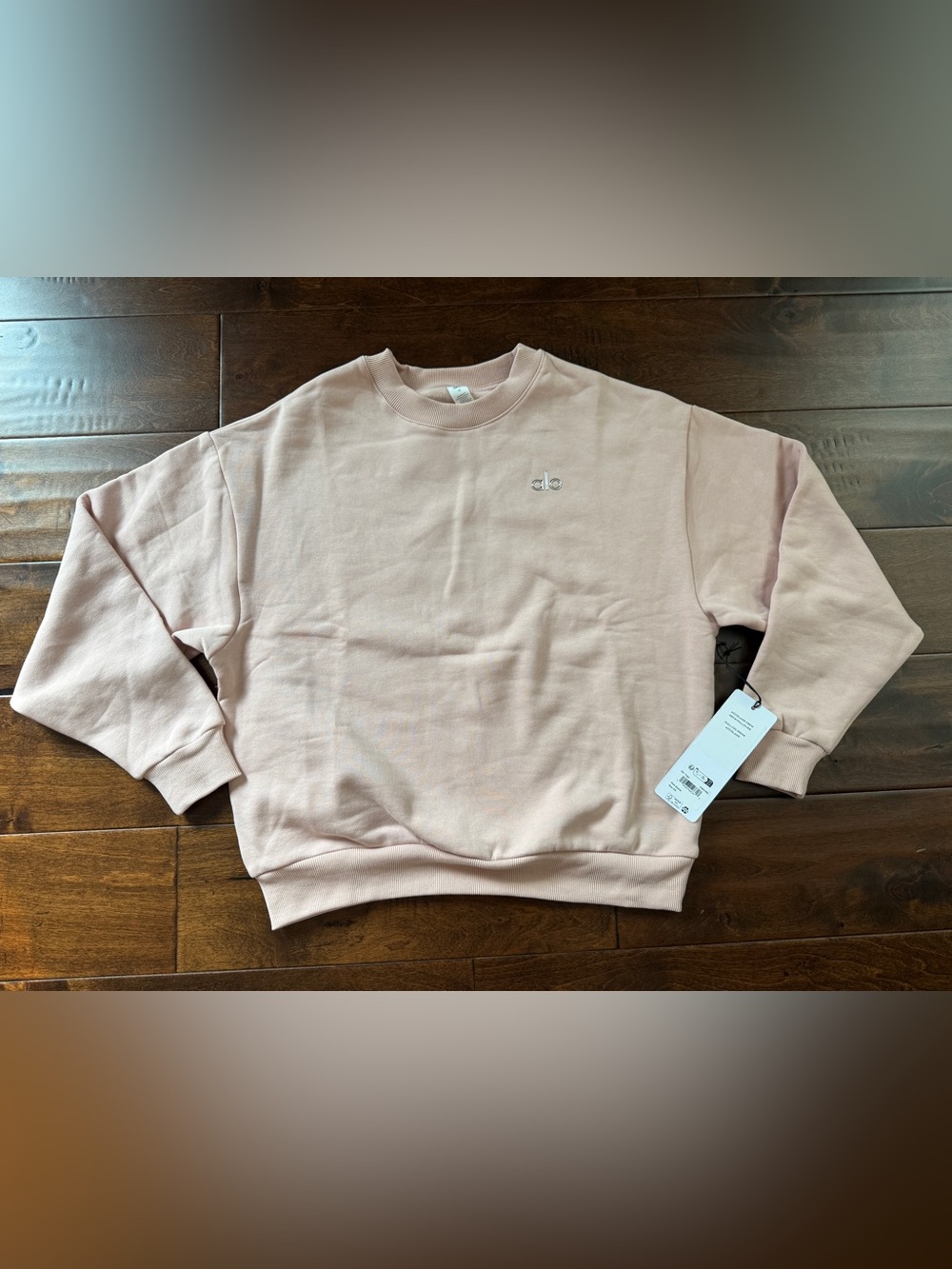 ALO Yoga Men’s Crewneck Sweatshirt in Blush Pink